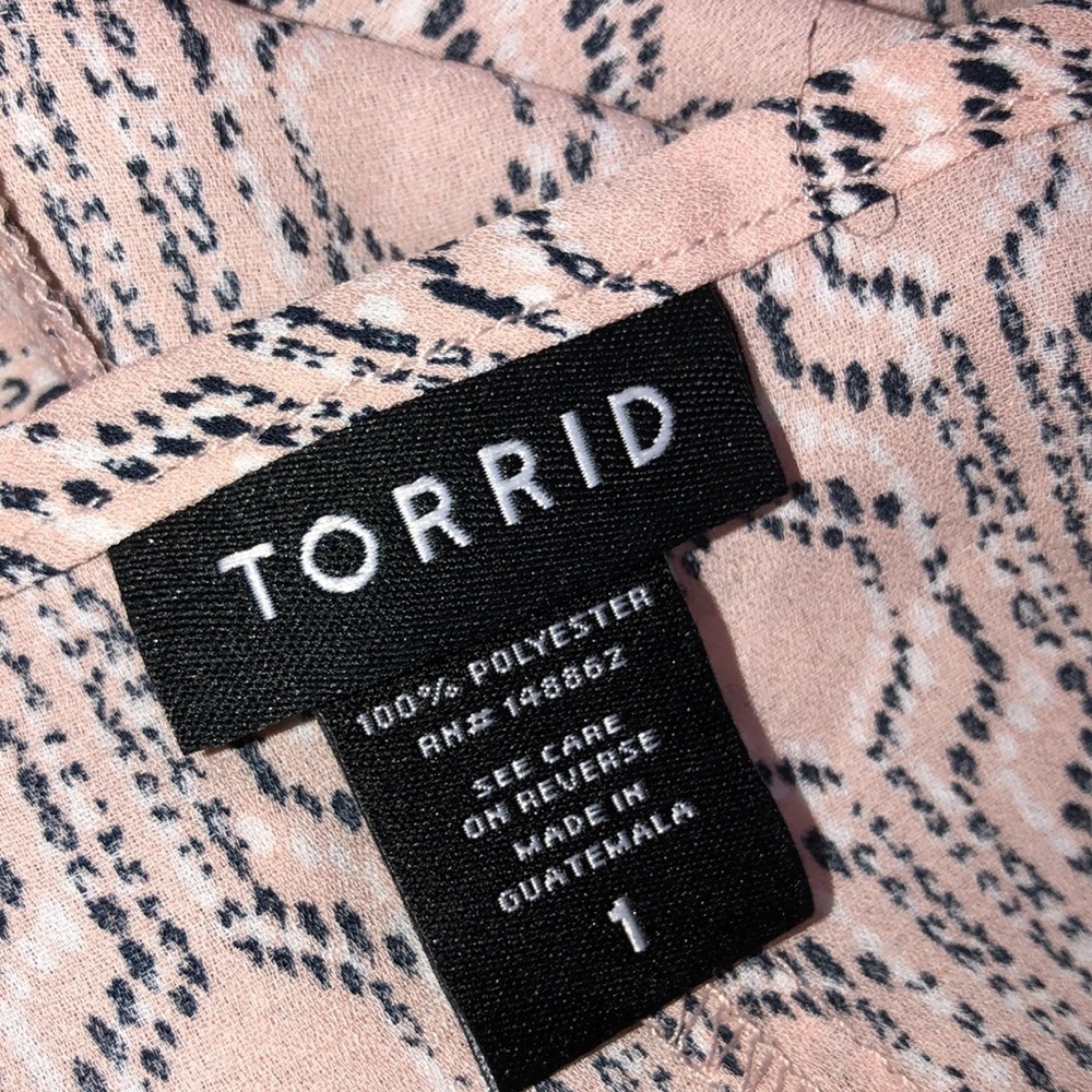 Torrid size 1X pink modern print top - Picture 4 of 6
